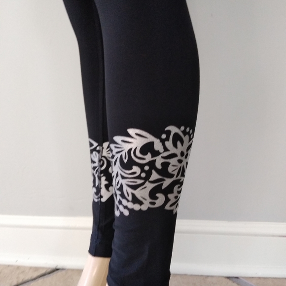 90 Degree by Reflex color contrast Design Leggings - Picture 11 of 14